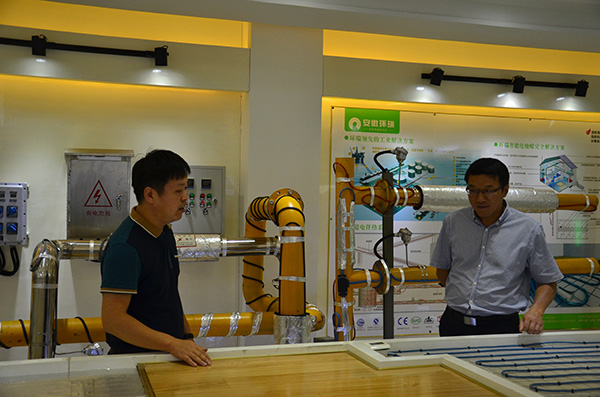 肥東縣委書(shū)記耿延強(qiáng)和中科大公共事務(wù)學(xué)院院長(zhǎng)宋偉2